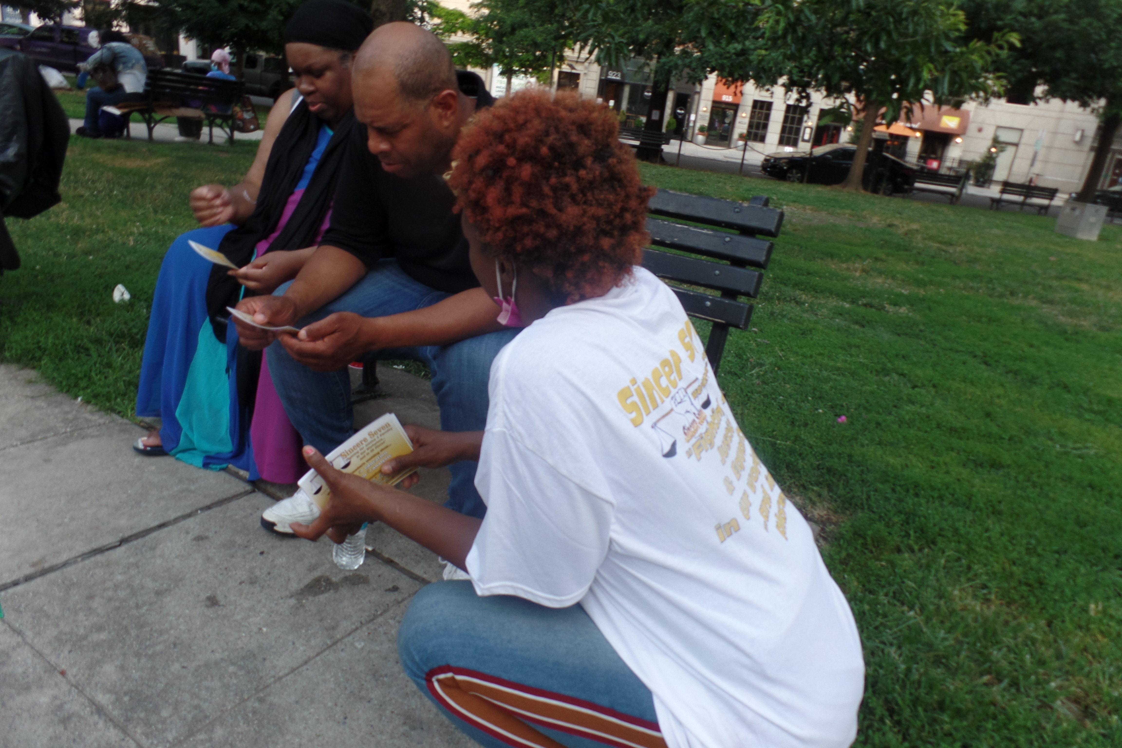 Kenra Williams Listens to A Worker's Story of Wage Theft at McPherson Square
